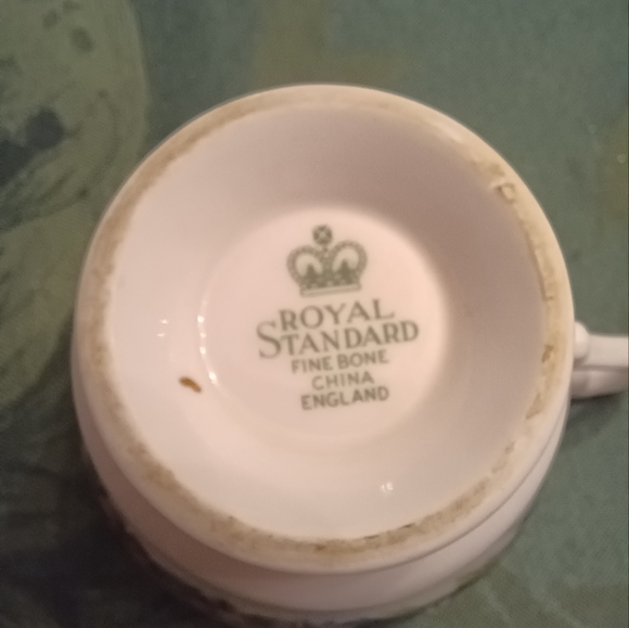Royal Standard Floral Teacup and Saucer - Picture 6 of 6
